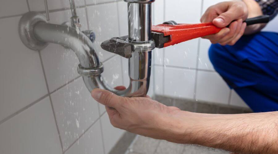 Expert burst pipe repair services in Agency, MO
